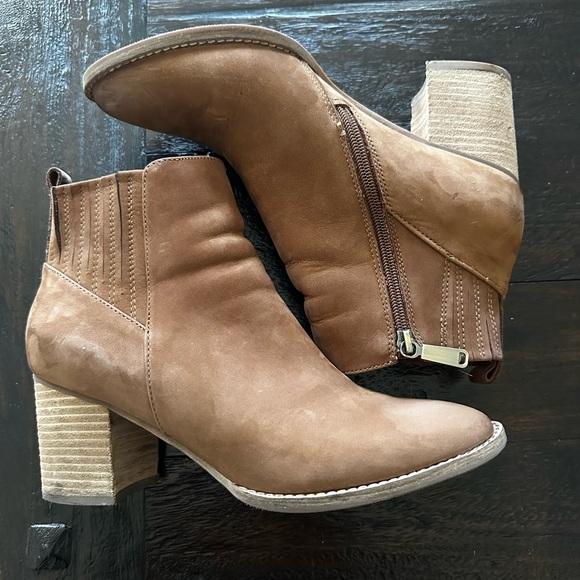 Blondo NOA waterproof suede boots. Color is camel suede. Size 10 - Picture 7 of 11